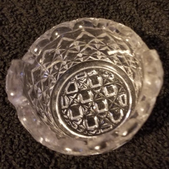 Tiny Crystal Cut Glass Basket Diamond Pattern - Picture 3 of 6
